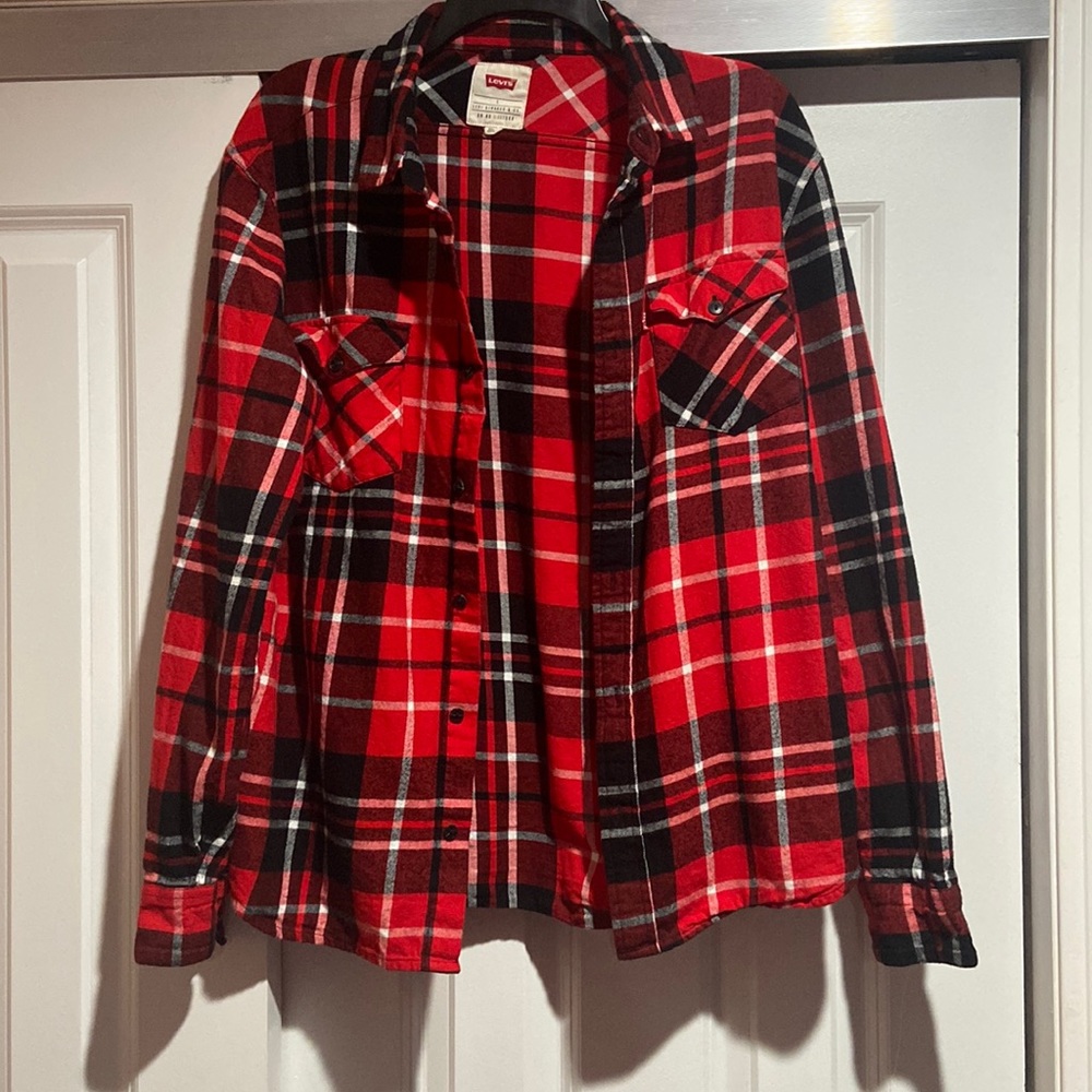 Levi’s men’s flannel button down shirt size L.